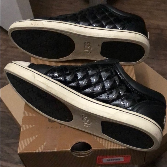 UGG Shoes - Picture 4 of 4